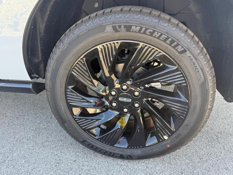 new 2025 Lincoln Navigator car, priced at $106,025