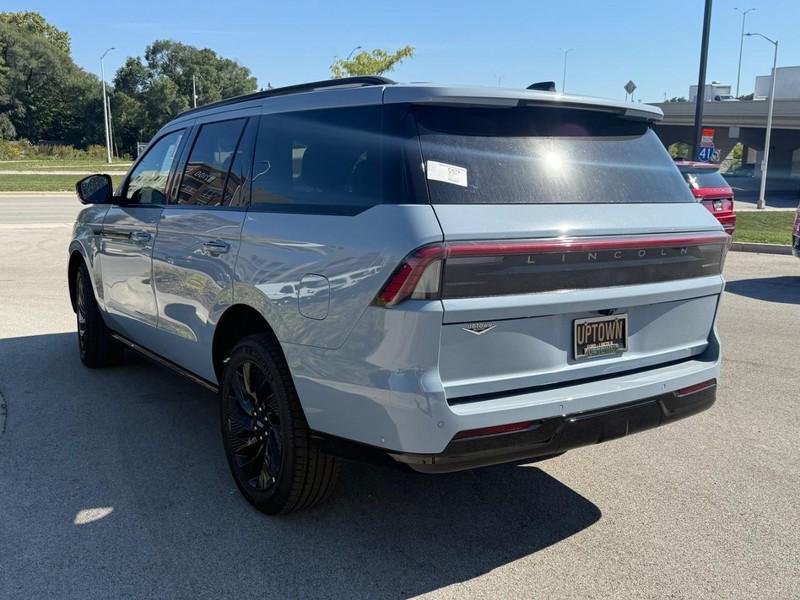 new 2025 Lincoln Navigator car, priced at $106,025
