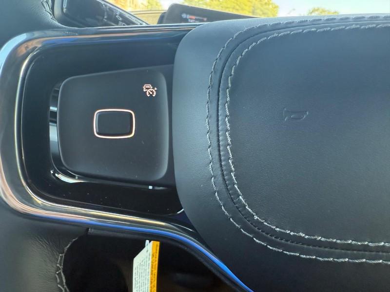 new 2025 Lincoln Navigator car, priced at $106,025