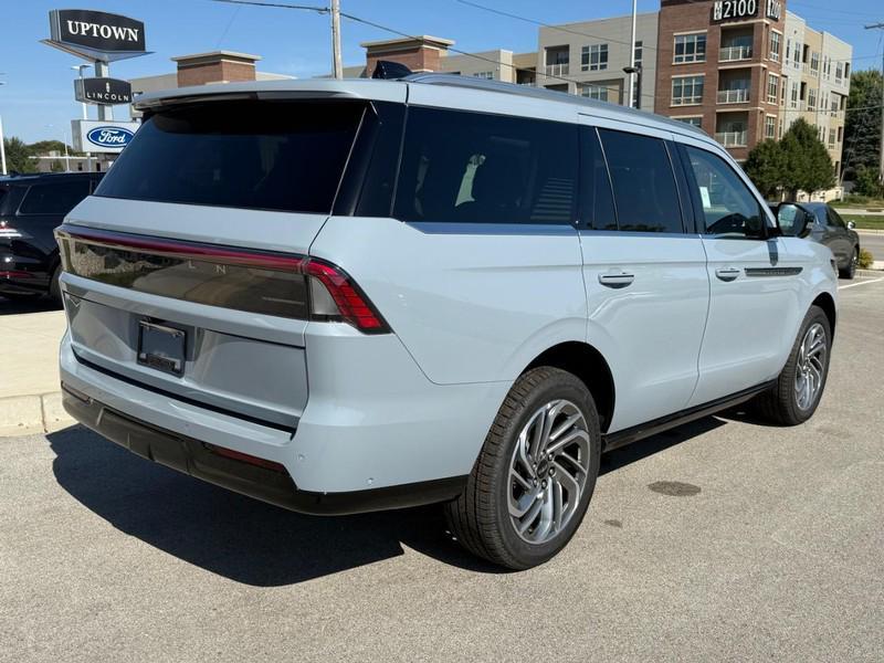 new 2025 Lincoln Navigator car, priced at $101,940