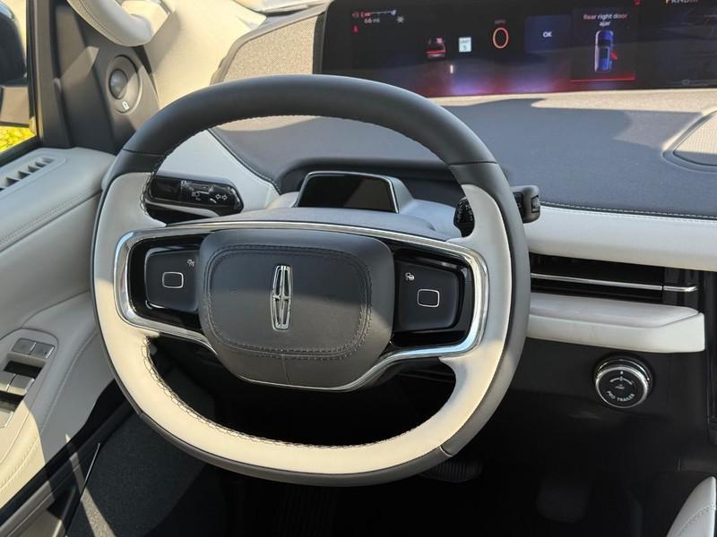 new 2025 Lincoln Navigator car, priced at $101,940