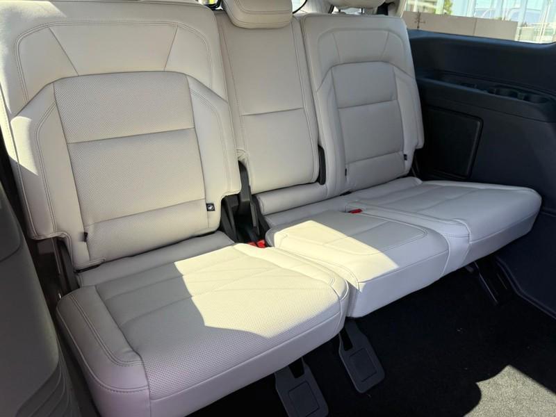 new 2025 Lincoln Navigator car, priced at $101,940
