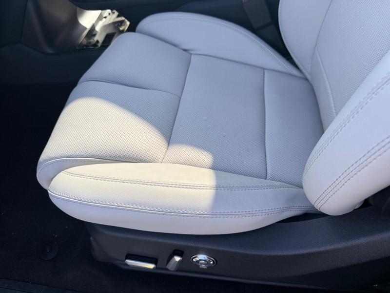 new 2025 Lincoln Navigator car, priced at $101,940