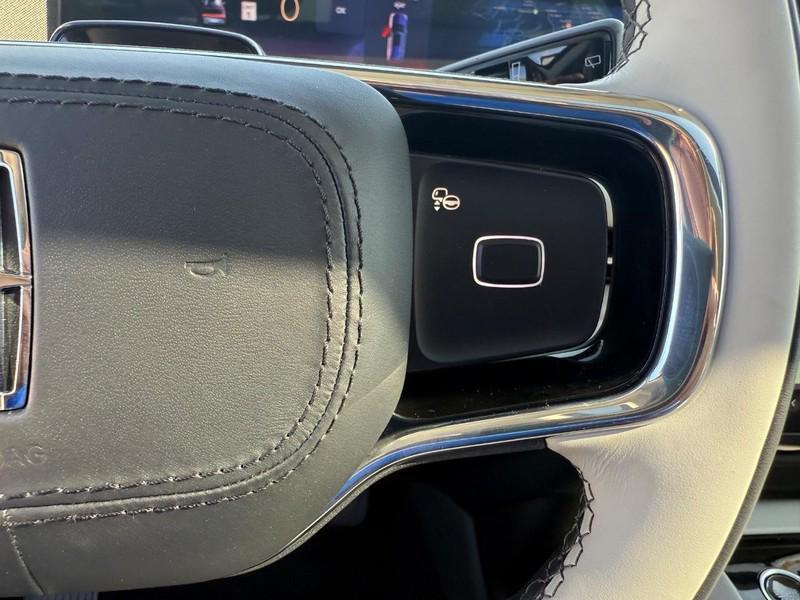 new 2025 Lincoln Navigator car, priced at $101,940