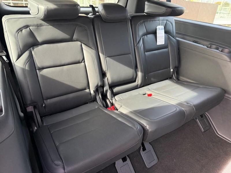 new 2025 Lincoln Navigator car, priced at $110,185