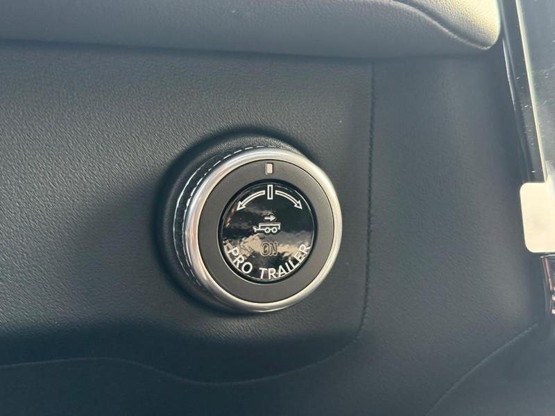 new 2025 Lincoln Navigator car, priced at $110,185