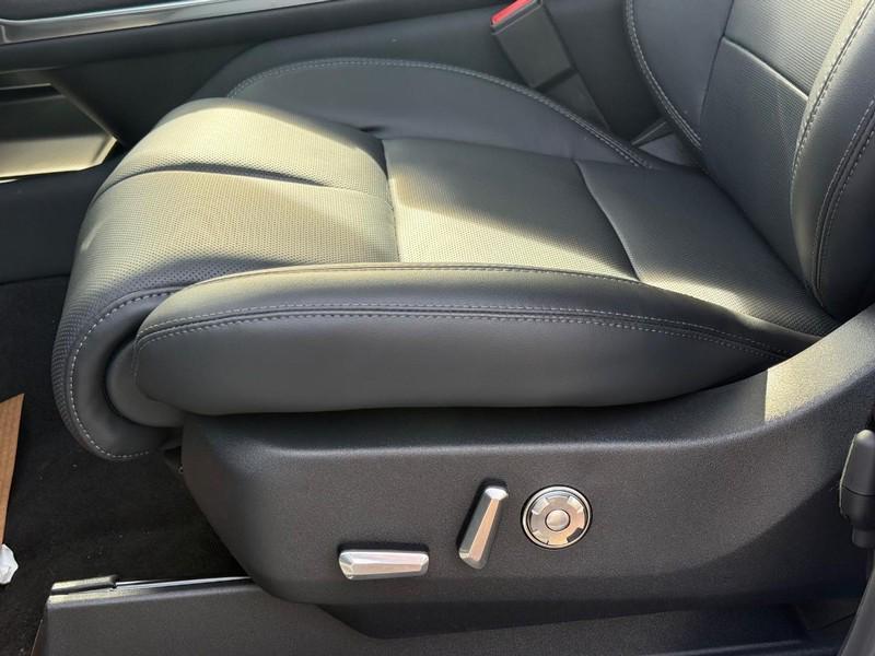 new 2025 Lincoln Navigator car, priced at $110,185