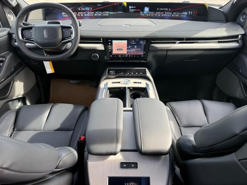 new 2025 Lincoln Navigator car, priced at $110,185