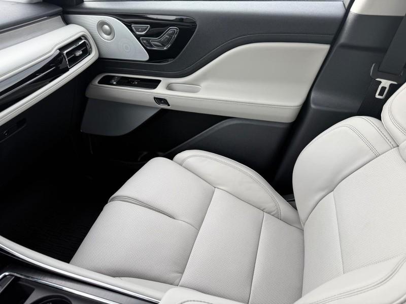new 2025 Lincoln Aviator car, priced at $87,800