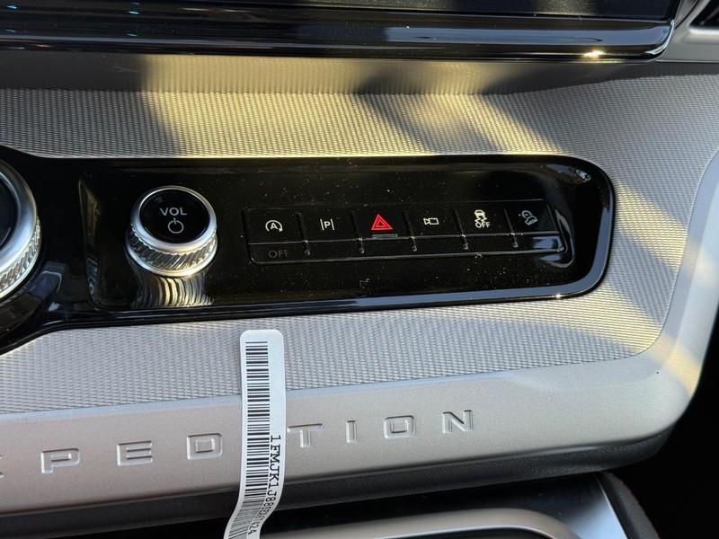 new 2025 Ford Expedition Max car, priced at $76,330