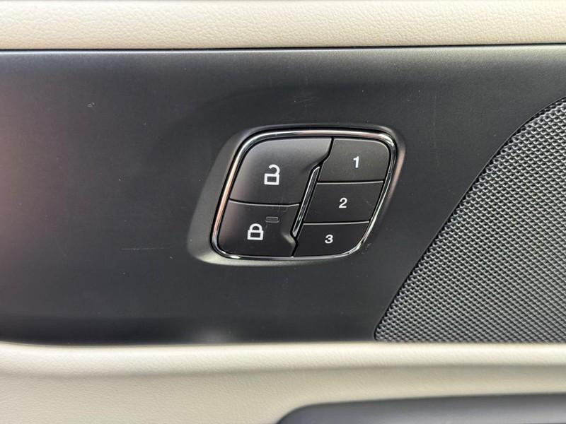 new 2025 Lincoln Nautilus car, priced at $63,570