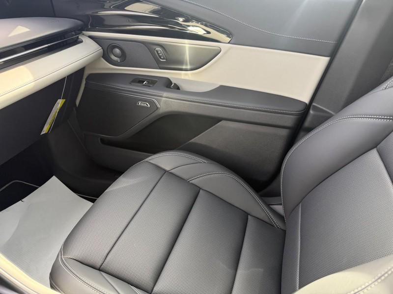 new 2025 Lincoln Nautilus car, priced at $63,570