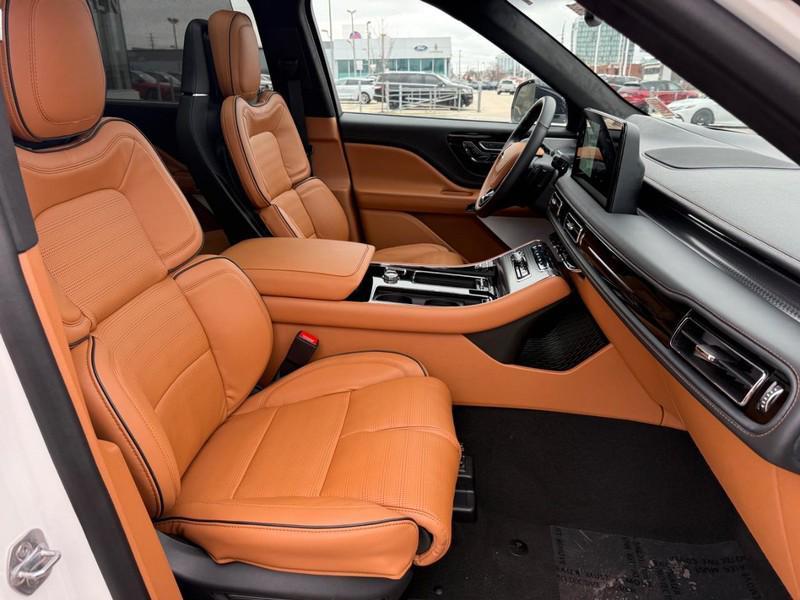 new 2025 Lincoln Aviator car, priced at $92,125
