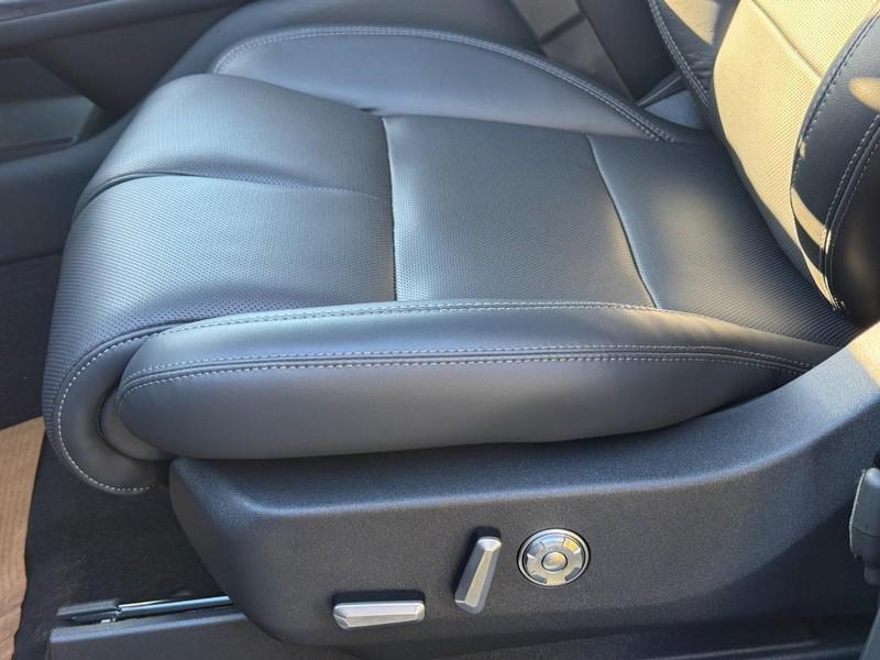 new 2025 Lincoln Navigator car, priced at $105,440