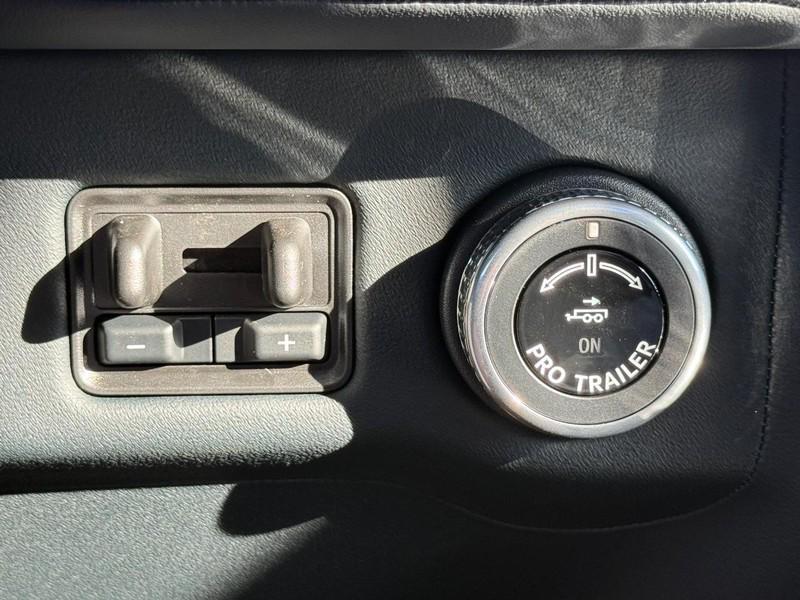 new 2025 Lincoln Navigator car, priced at $105,440