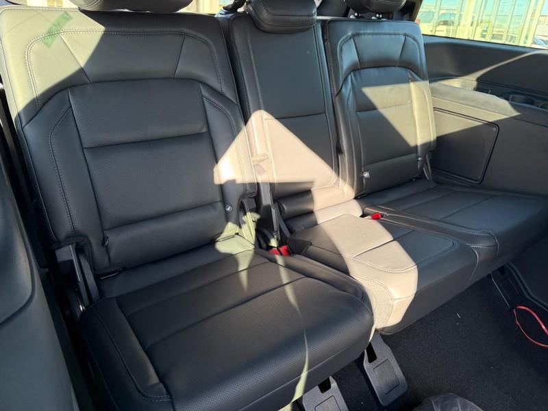 new 2025 Lincoln Navigator car, priced at $105,440