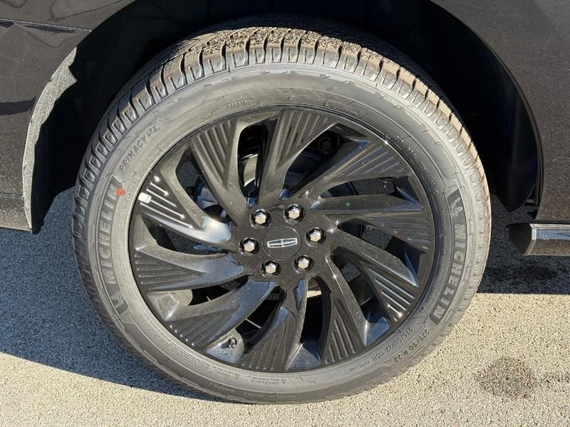 new 2025 Lincoln Navigator car, priced at $105,440