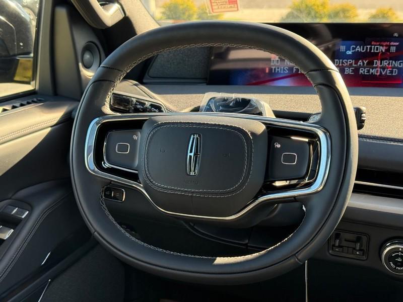 new 2025 Lincoln Navigator car, priced at $105,440
