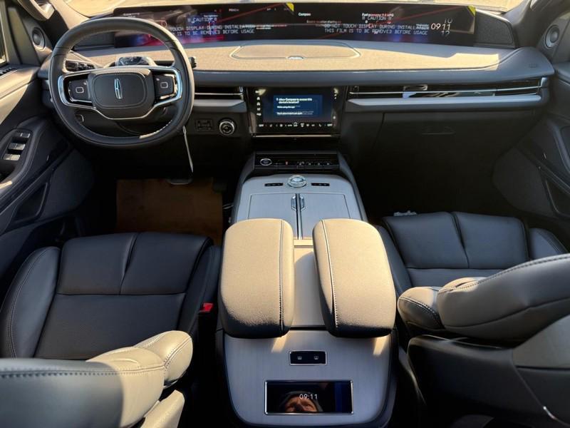 new 2025 Lincoln Navigator car, priced at $105,440