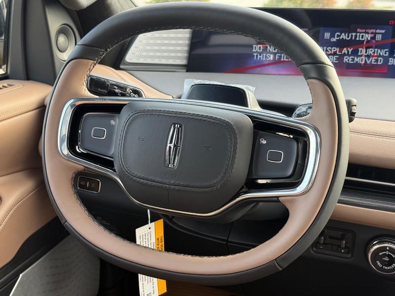 new 2025 Lincoln Navigator car, priced at $123,340