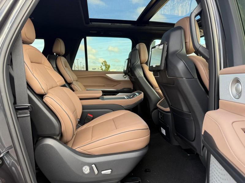 new 2025 Lincoln Navigator car, priced at $123,340