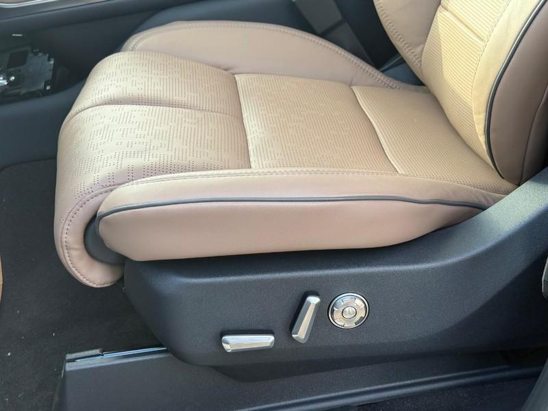 new 2025 Lincoln Navigator car, priced at $123,340