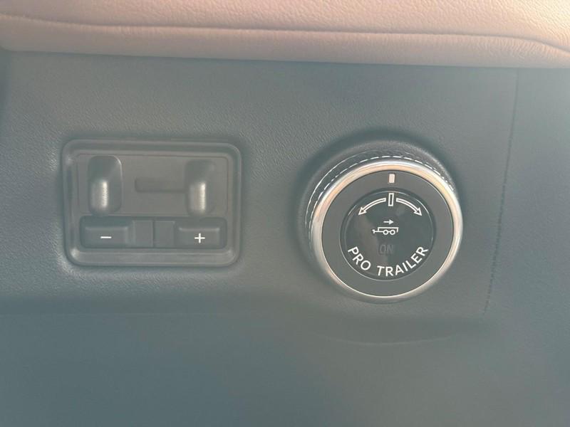 new 2025 Lincoln Navigator car, priced at $123,340