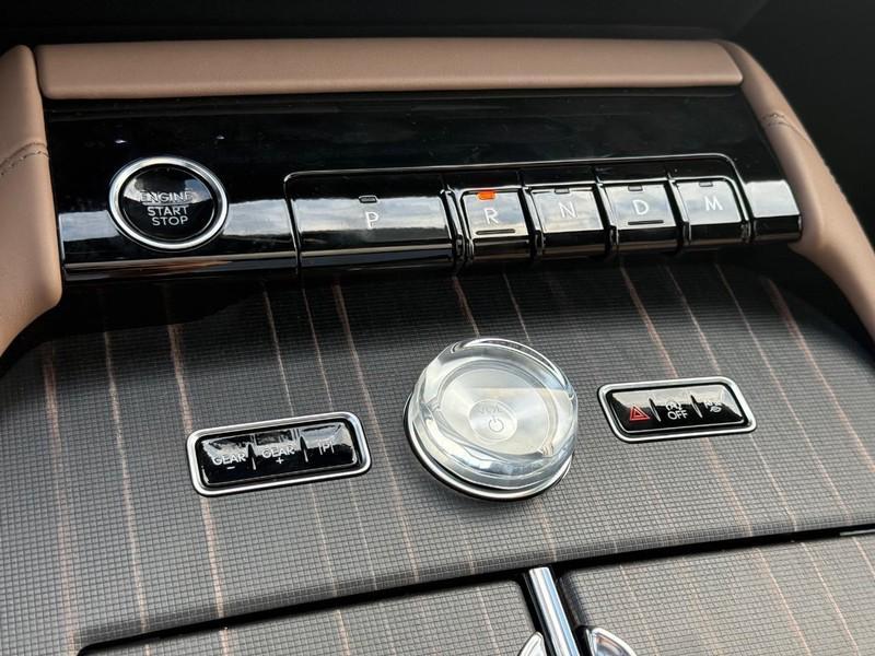 new 2025 Lincoln Navigator car, priced at $123,340