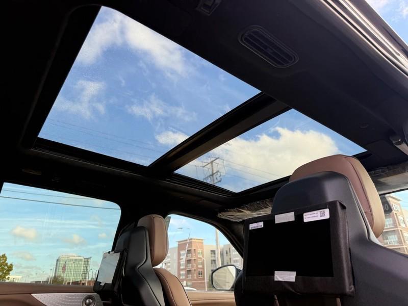 new 2025 Lincoln Navigator car, priced at $123,340