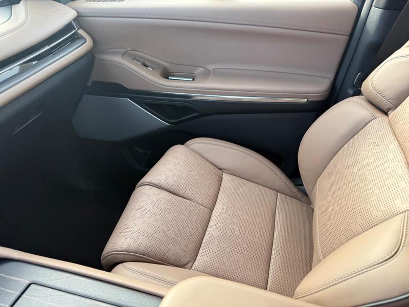 new 2025 Lincoln Navigator car, priced at $123,340