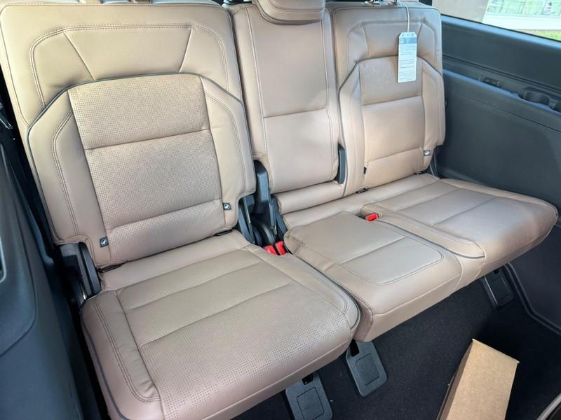 new 2025 Lincoln Navigator car, priced at $123,340