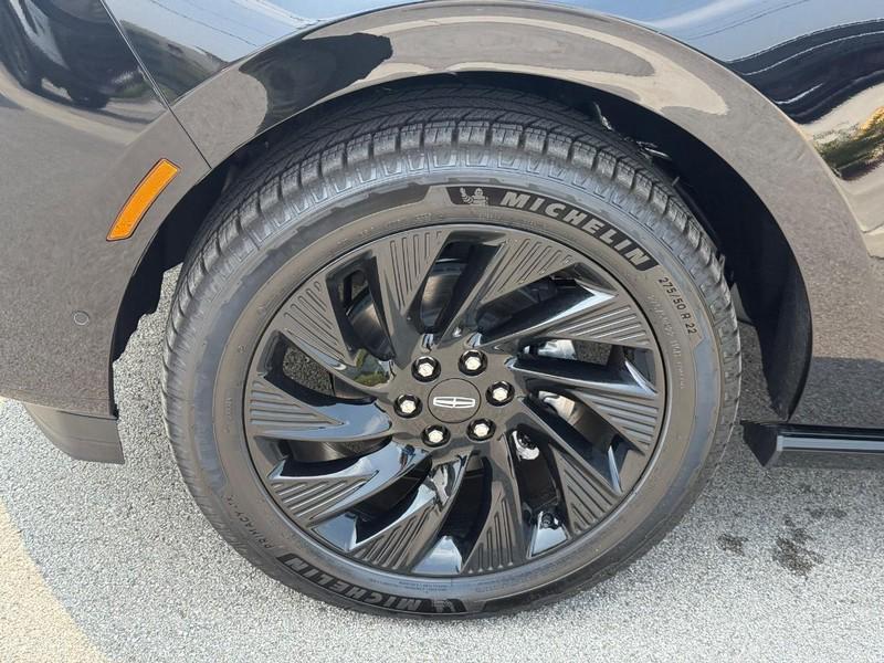 new 2025 Lincoln Navigator car, priced at $104,690