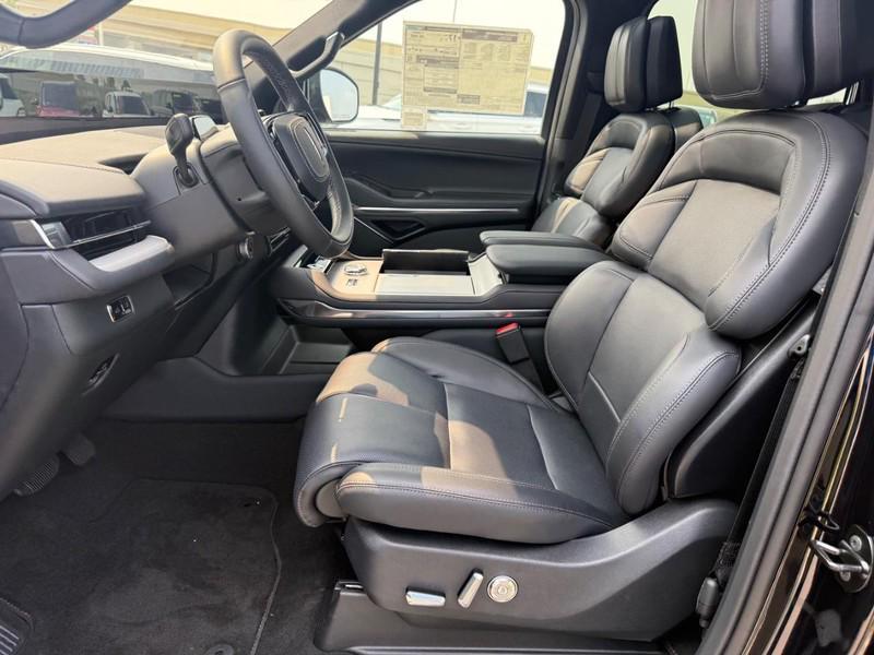 new 2025 Lincoln Navigator car, priced at $104,690