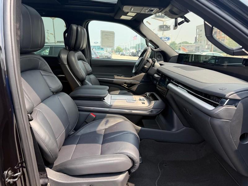 new 2025 Lincoln Navigator car, priced at $104,690