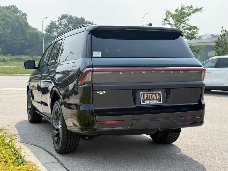 new 2025 Lincoln Navigator car, priced at $104,690