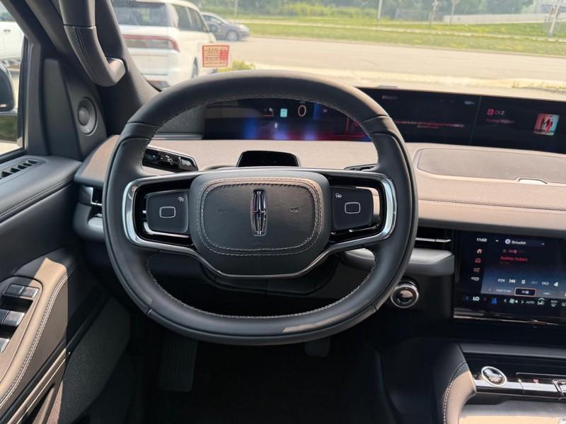 new 2025 Lincoln Navigator car, priced at $104,690
