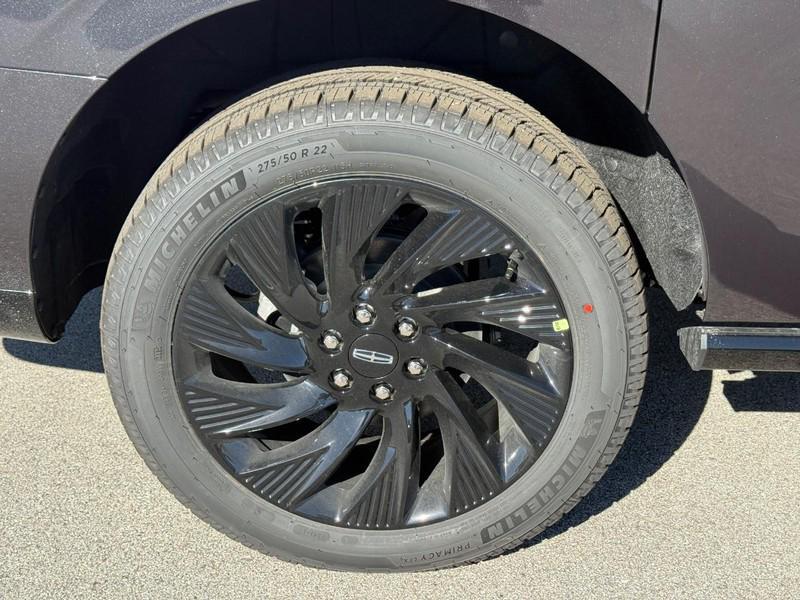 new 2025 Lincoln Navigator car, priced at $109,935