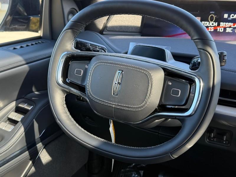 new 2025 Lincoln Navigator car, priced at $109,935