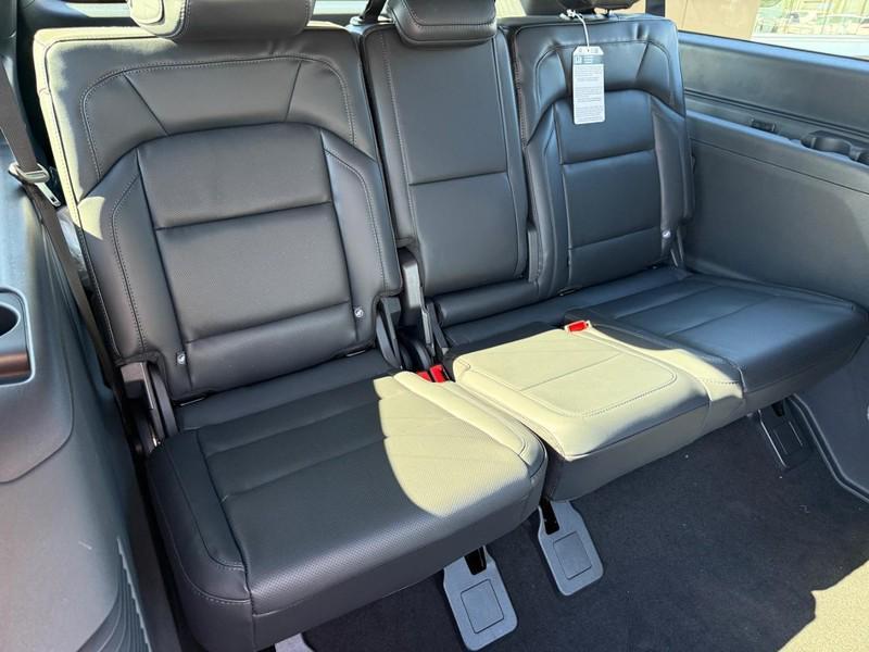 new 2025 Lincoln Navigator car, priced at $109,935