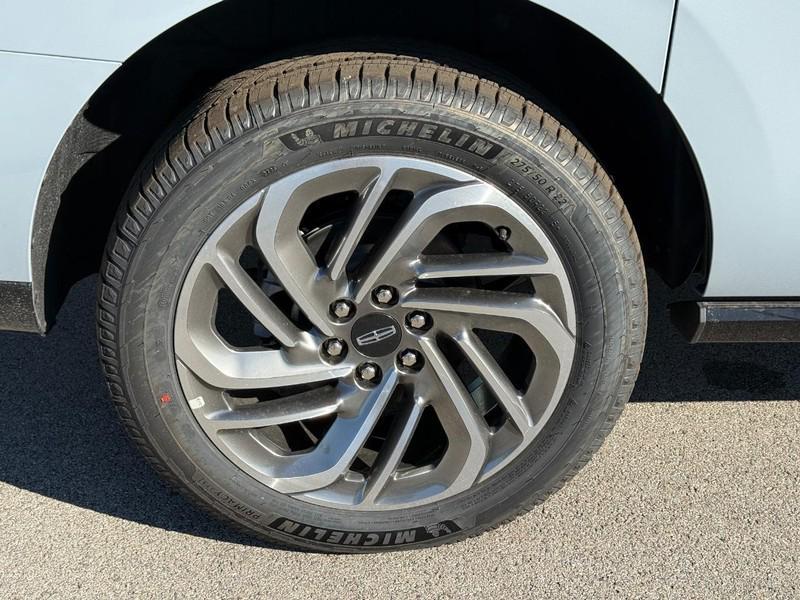 new 2025 Lincoln Navigator car, priced at $106,695