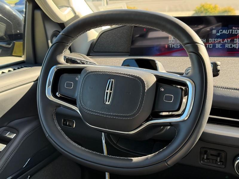 new 2025 Lincoln Navigator car, priced at $106,695