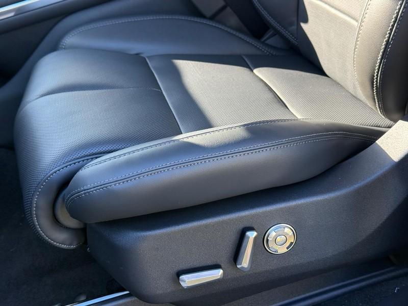 new 2025 Lincoln Navigator car, priced at $106,695