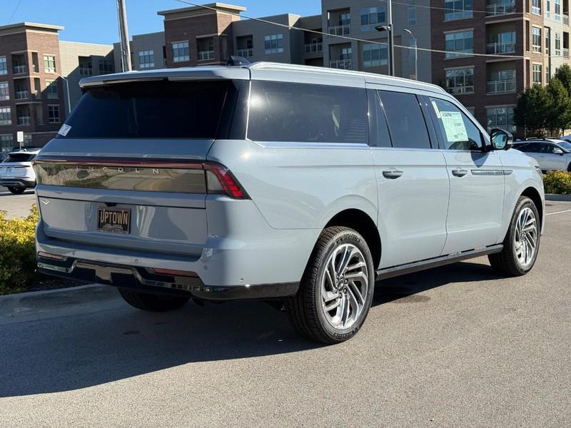 new 2025 Lincoln Navigator car, priced at $106,695