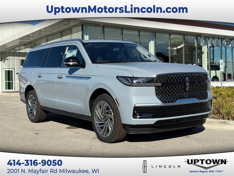 new 2025 Lincoln Navigator car, priced at $106,695