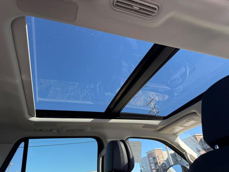 new 2025 Lincoln Navigator car, priced at $106,695