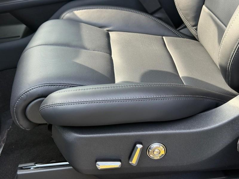 new 2025 Lincoln Navigator car, priced at $105,930