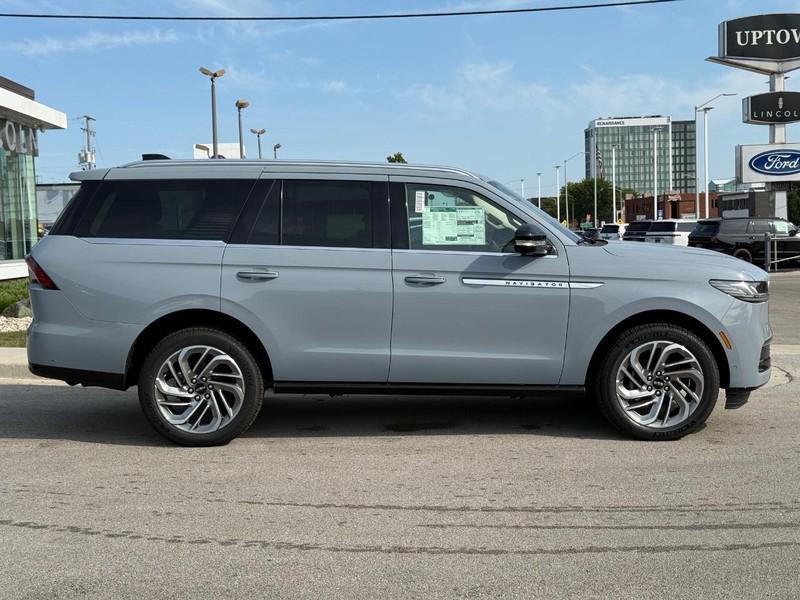 new 2025 Lincoln Navigator car, priced at $105,930