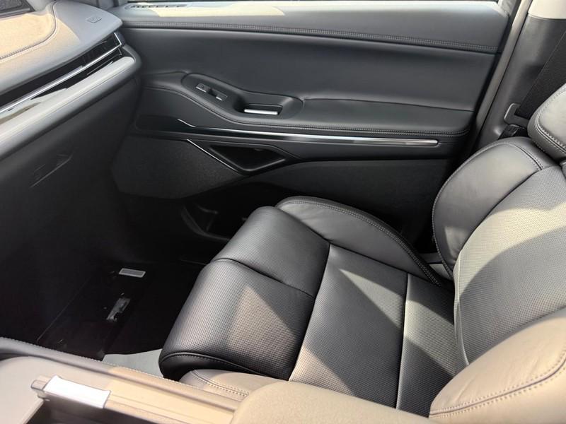 new 2025 Lincoln Navigator car, priced at $105,930