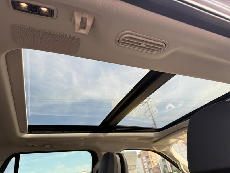 new 2025 Lincoln Navigator car, priced at $105,930