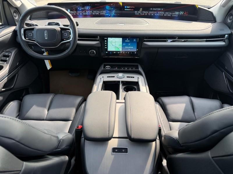 new 2025 Lincoln Navigator car, priced at $105,930